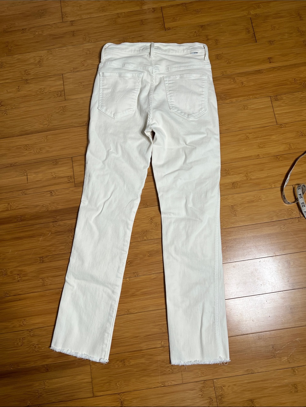 MOTHER High Waisted Rascal Ankle Fray Jeans (Play Date - Eggnog Color) 27 - Picture 5 of 7